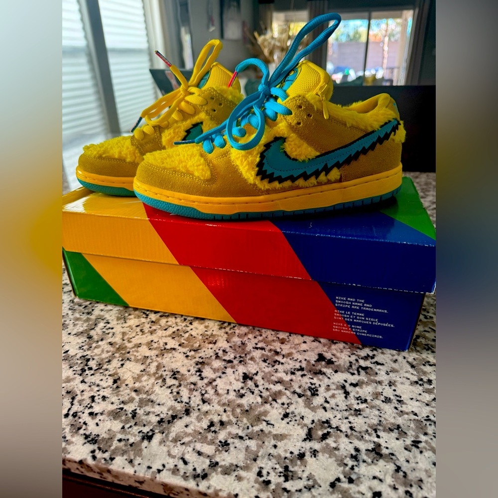 Grateful Dead Dunks Yellow Men’s size 6. 100% authentic